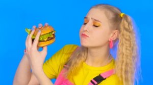 Кулинарный Челлендж: Я против Бабушки | Секретные Лайфхаки и Гаджеты от RaPaPa Challenge