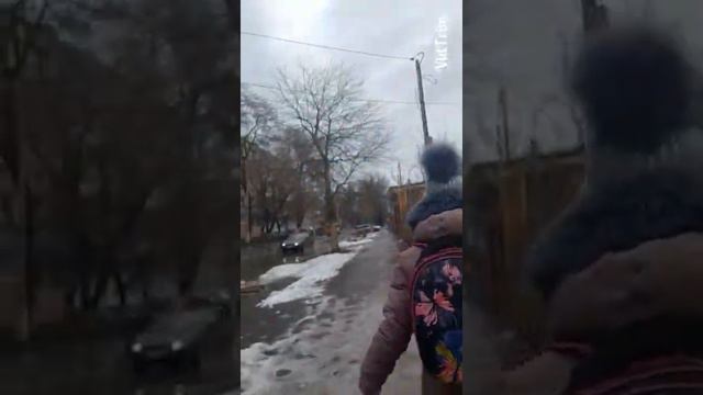 Как бы ей не было тяжело,,,но она со всем справляется. смотреть онлайн