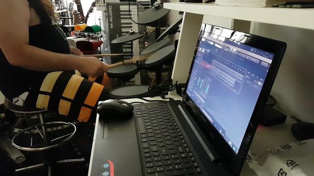 Rosanna Drum Cover on a Yamaha DTX 400 Kit смотреть онлайн