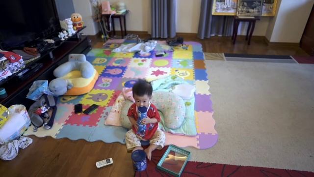 Baby Zhu 1 Year old And play himself смотреть онлайн
