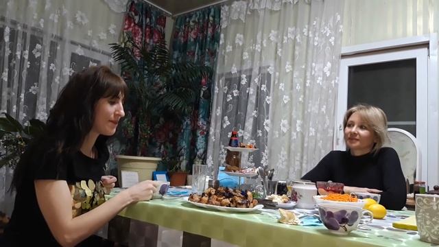 VLOG: ПЕРВЫЙ ДЕНЬ В ДЕРЕВНЕ\УБОРКА ДВОРА\ГОТОВИМ ШАШЛЫК В ДОМЕ смотреть онлайн