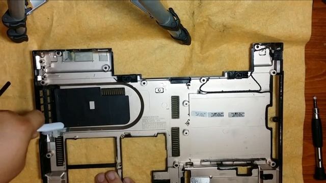 Samsung R40 plus Чистка, разборка и смазка, замена термопасты смотреть онлайн