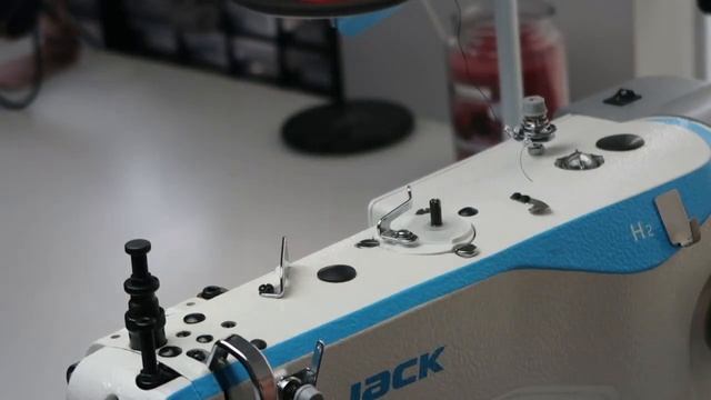 Your Ultimate Tutorial: Bobbin Winding and Rethreading on the Jack H2 Walking Foot Sewing Machine. смотреть онлайн