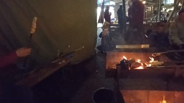 Рождественская ярмарка в Нидерландах: песни, лошади, моя пушистая тёзка, и как испечь хлеб на костр смотреть онлайн