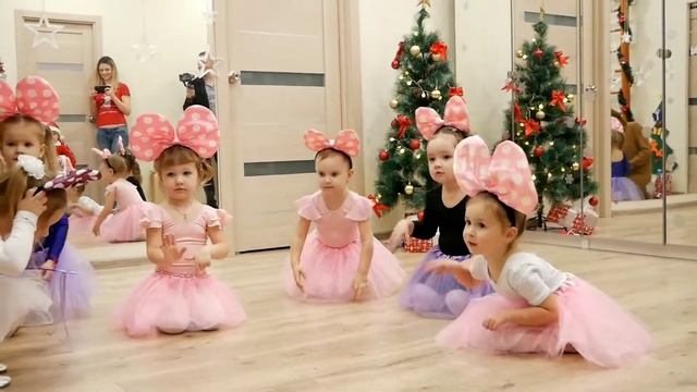 Новогодняя Ëлка 2021 смотреть онлайн