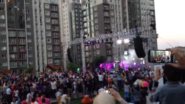 Hande Yener - Sebastian