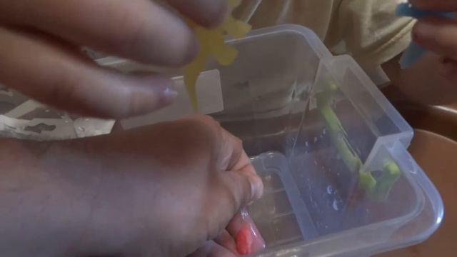 Китайские динозаврики от сети АТБ - распаковка детских игрушек - динозавры в воде смотреть онлайн