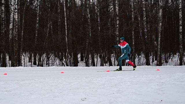 Упражнения для безопасного и быстрого прохождения спусков, поворотов и других элементов дистанции. смотреть онлайн