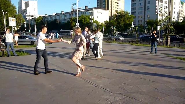 Сальса опен эйр в Тюмени у ТЦ Калинка смотреть онлайн