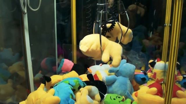 ЧТО если СЫГРАТЬ 100 РАЗ в АВТОМАТ С ИГРУШКАМИ!!! ИГРАЮ В АВТОМАТ НА 1000 рублей смотреть онлайн