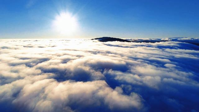 Мечтательная музыка.