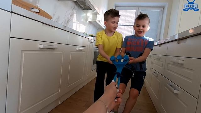 ПАПА ИСПЫТЫВАЕТ ГИДРУ НА ПРОЧНОСТЬ ! НОВЫЕ GooJitZu // KiFill boys 13+ смотреть онлайн