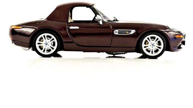 BMW Z8 - Minichamps 1/43  - 30 SECONDS REVIEW