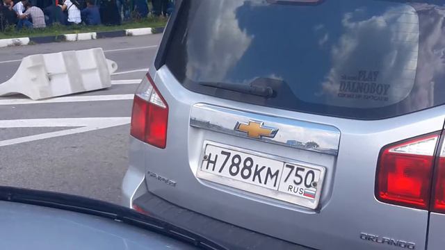 Издевательство над мигрантов на границе Белграде смотреть онлайн