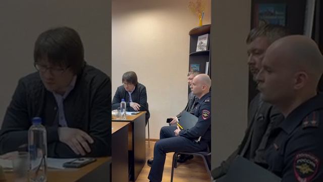 Депутат Медведев задал вопросы, поступившие от жителей, начальнику ОМВД Соколиная Гора (ч.3) смотреть онлайн