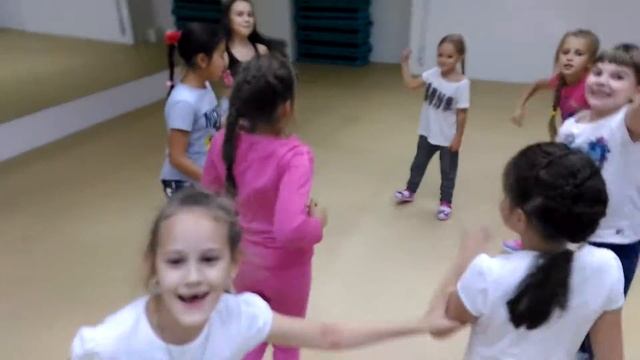 Танцевальная игра на Zumba kids смотреть онлайн