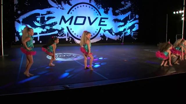 Feel This Moment Dance By 5 Year Old Jazz Dancers - Our Ordinary Life смотреть онлайн