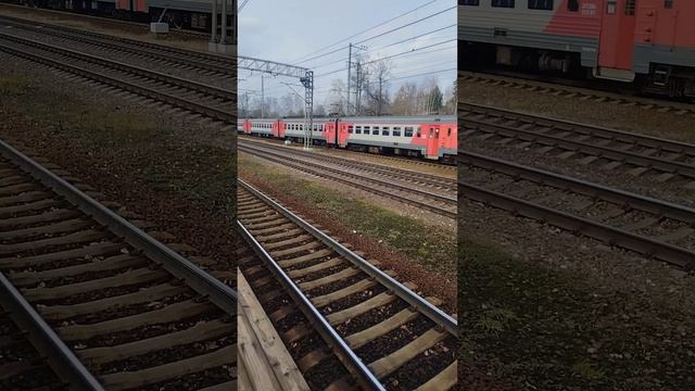 "Сапсан" пролетел на фоне старенькой электрички ЭТ2М. смотреть онлайн