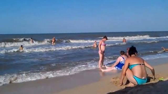 Городской пляж на Азове в станице Голубицкая. смотреть онлайн