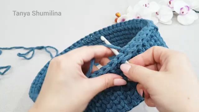 Овальная корзина с крышкой на деревянных донышках. Вязание из шнура крючком. смотреть онлайн