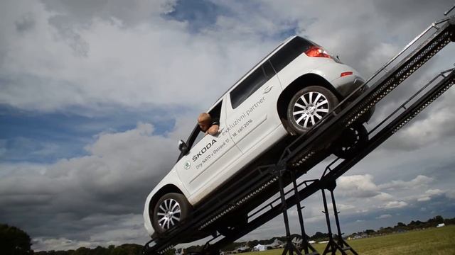 Extreme 4x4 Skoda YETI on the Ramp. смотреть онлайн