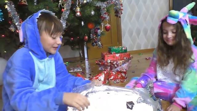 Сиреноголовый НЕ ОДИН ! СИРЕНОГОЛОВЫЙ стал как Санта и принес подарки ? смотреть онлайн