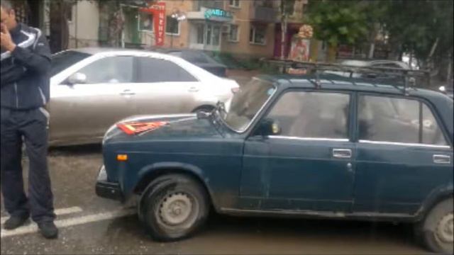 12 08 Пятерка игнорирует запрещающий знак в Бердске смотреть онлайн