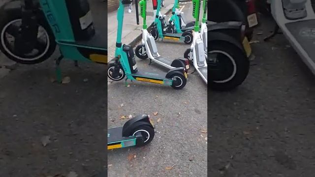 Scooters rental in London Alquiler de Monopatines en Londres смотреть онлайн