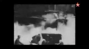 Ребёнок исполняет песню Вставай страна огромная на смертный бой