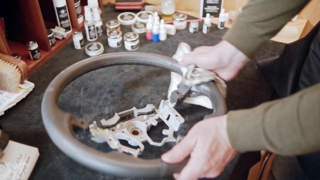 Спонж для чистки кожи. Краска для кожи черная. Лак закрепитель. смотреть онлайн