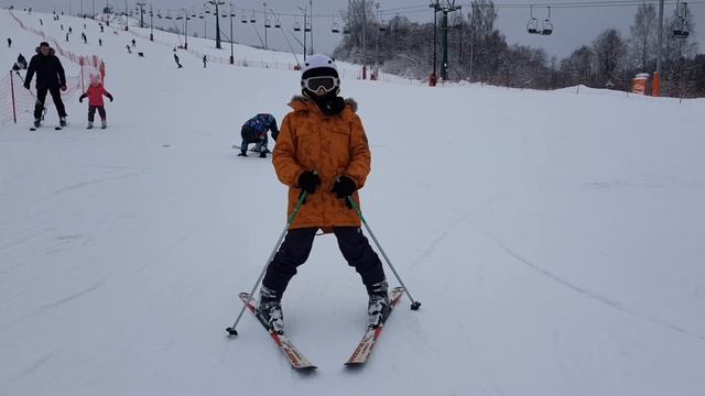 Как научится ребёнку горным лыжам? смотреть онлайн