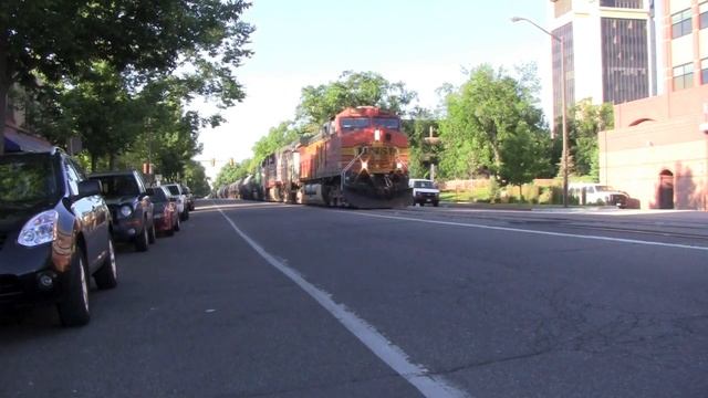 [HD] MUST SEE! Fort Collins, CO "Street Running"- BNSF's Front Range Subdivision смотреть онлайн
