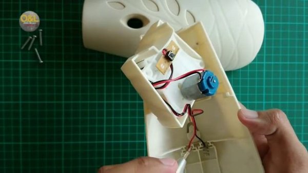 - Open and look - Glade 3 in 1 Automatic Spray