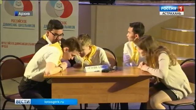 В Астраханской области специалистам в раскопках помогают юные энтузиасты смотреть онлайн