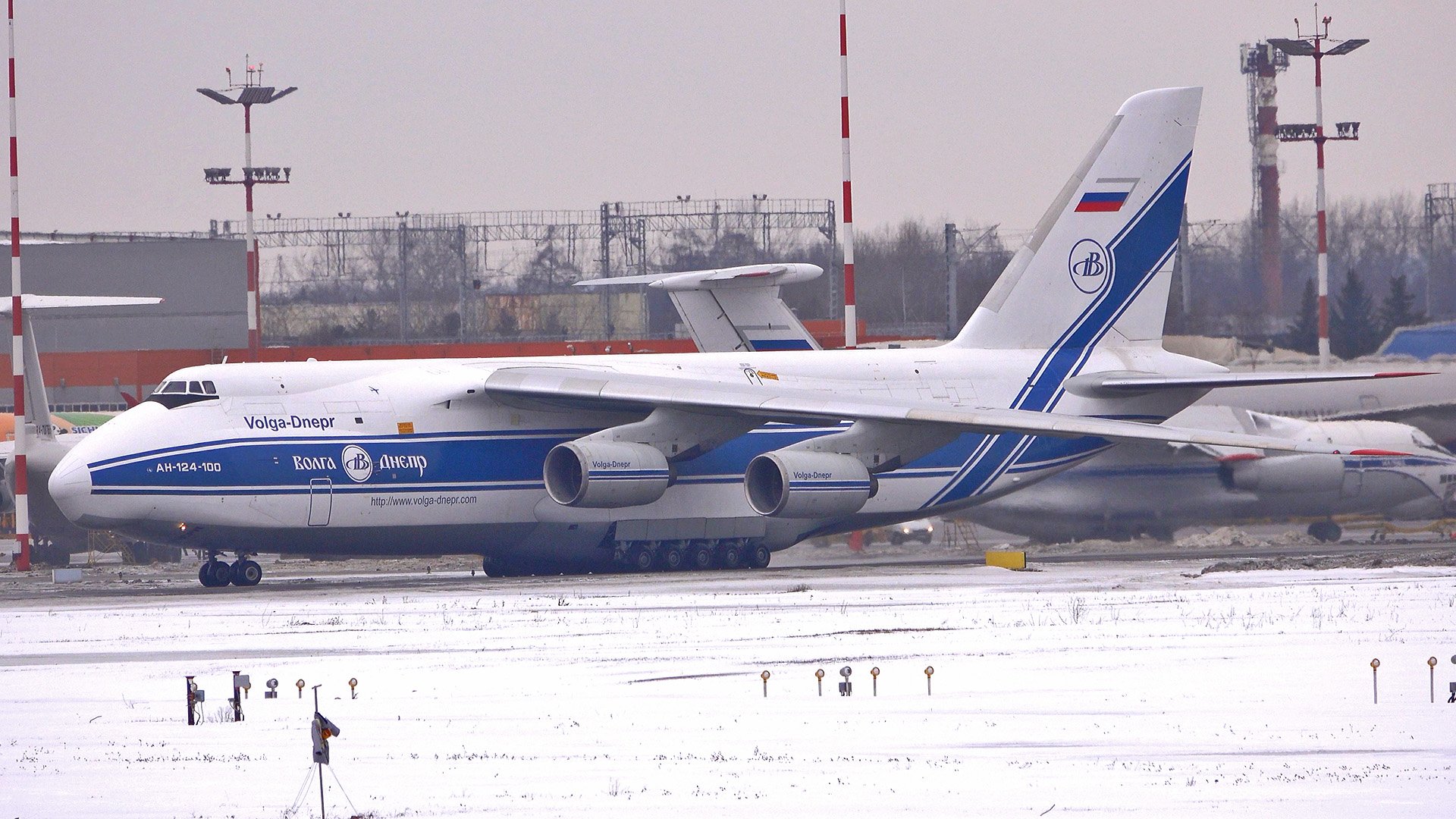 Гигант Ан-124: за 35 сек. разогнался от 0 до 275 км/ч и полетел. Шереметьево, 01.2023 смотреть онлайн