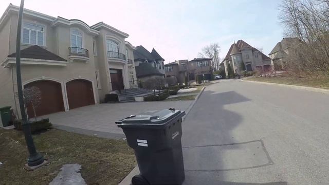 Богатый район Монреаля и покупка велика. смотреть онлайн