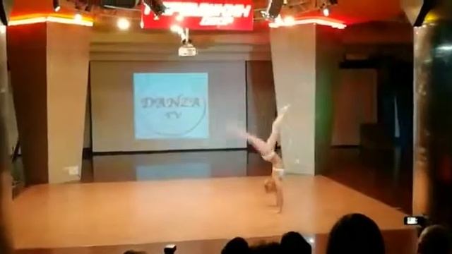 Акробатический танец смотреть онлайн