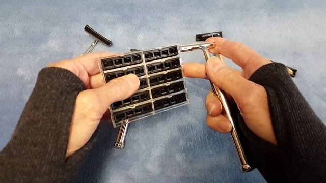 Trac II and Atra Razors - Blade Loading and Overview смотреть онлайн