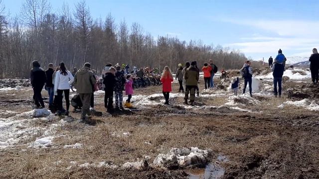 мотокросс.первый раз пришли посмотреть,очень понравилось смотреть онлайн