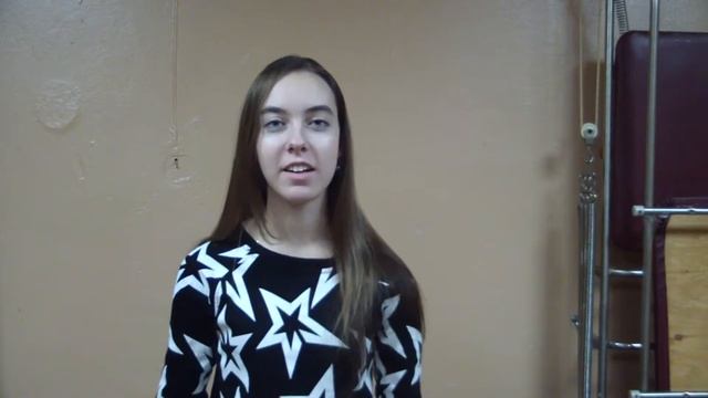 стих Смотрю на людей..., читает Юлия Кириллова смотреть онлайн