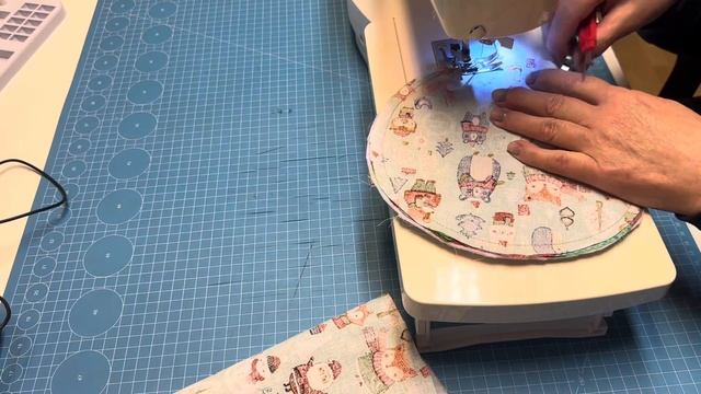 Шью прихватки в форме елочной игрушки/ Самый легкий, самый красивый пошив прихваток в стиле пэчворк смотреть онлайн