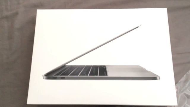MacBook Pro 13" (2017) Unboxing смотреть онлайн