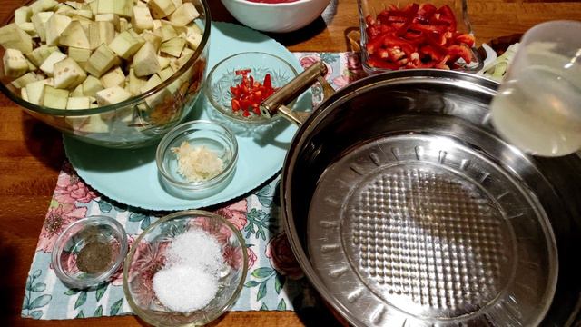 Невероятно ВКУСНАЯ икра из баклажанов 🍆🍆🤗!! смотреть онлайн