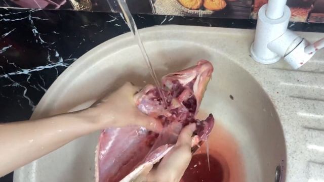 Балық тазалаудың ең оңай тәсілі. Балық тазалаудың құпиясы. Быстрая чистка рыбы. смотреть онлайн