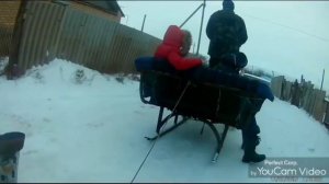 Катаемся на лошади по зимней деревне. Дрифт на санях