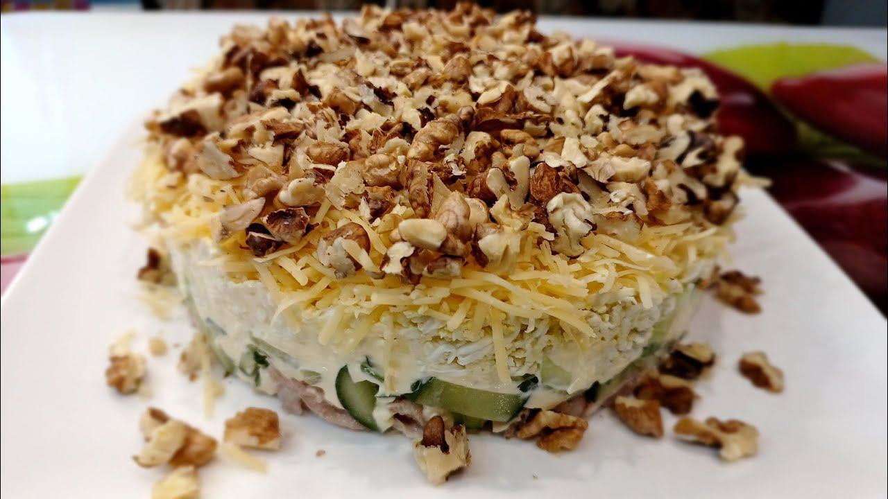 Салат Принцесса Ещё один рецепт в "копилку" праздничных салатиков. Ингредиенты хорошо сочетаются. смотреть онлайн