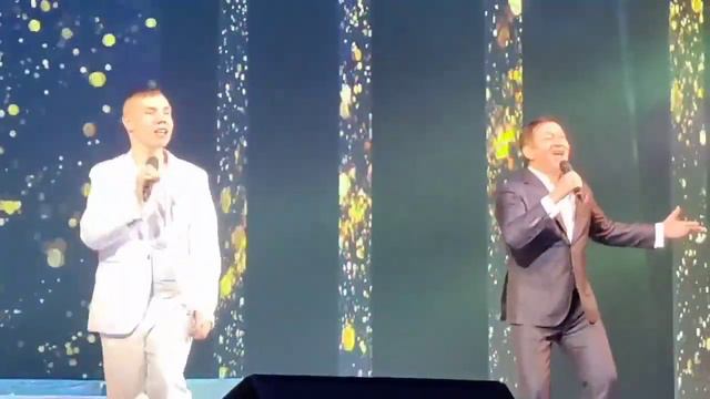 песня Моннар кайтсен авылга. исполняет Айдар Разяпов и Айдар Галимов.