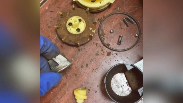 Чистка кавомолки Siemens Surpresso S60. Cleaning the coffee grinder смотреть онлайн