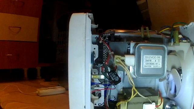 Ремонт микроволновки на коленке | микроволновка не гудит