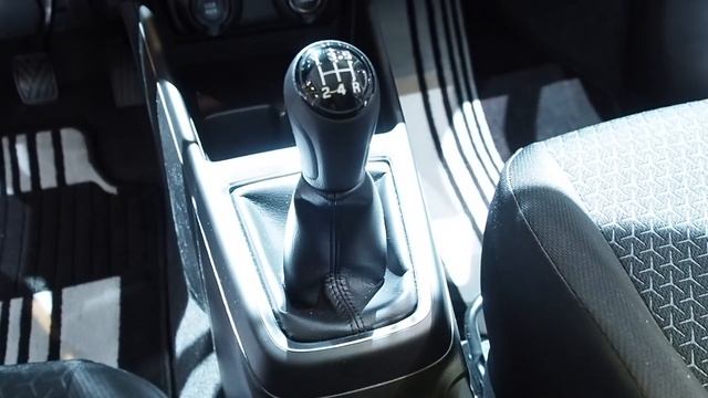 2016 Volkswagen Polo vs. 2017 Suzuki Swift смотреть онлайн